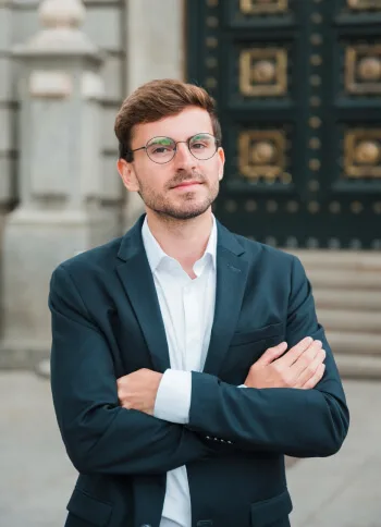 Our Financial Experts The Team  Member Solution. - 满冠体育